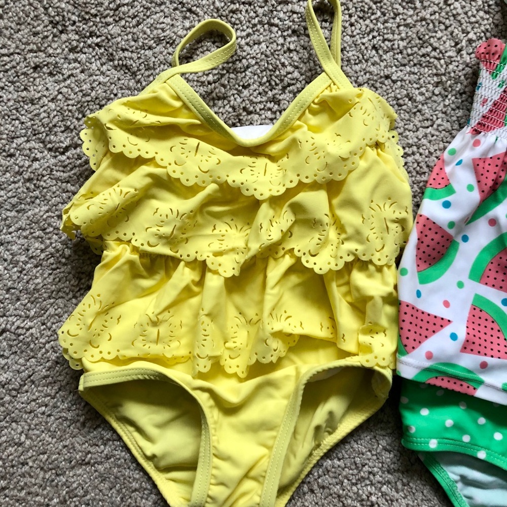 Two bathing suits - Picture 3 of 6